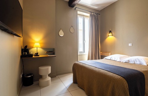 Vaison-la-Romaine Hotel | Pet-Friendly Hôtel Burrhus with Breakfast & Great Reviews