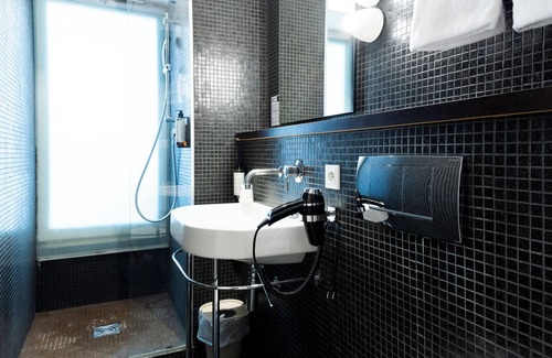 Vaison-la-Romaine Hotel | Pet-Friendly Hôtel Burrhus with Breakfast & Great Reviews