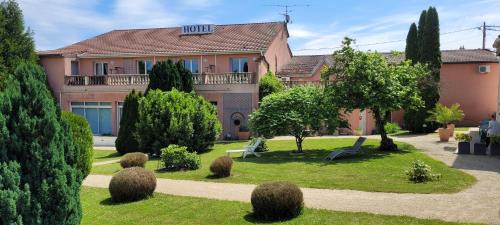 Commercy Hotel | Cozy Hôtel Côté Jardin: Pet-Friendly Stay with Breakfast