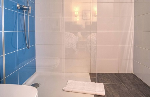 Saint-Peray Hotel | Experience Hôtel côté sud: 9/10 Guest Rated & Spa Access