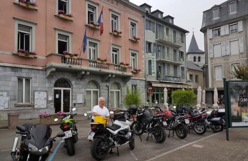 Argeles Gazost Hotel | Discover Hôtel Café les Fleurs: Family-Friendly Dining & More