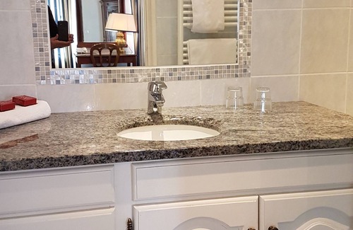 Mazarin Quarter Hotel | Discover Hôtel Cardinal: Guest Rated 9.2 with Spa & Breakfast