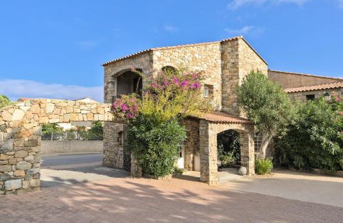 L'Ile-Rousse Hotel | Discover Hôtel Casa Rossa & Spa: Pool, Pet Friendly Retreat