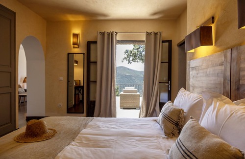 Lama Hotel | Top-Rated Hôtel Case Latine with Pool and Restaurant