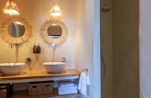 Lama Hotel | Top-Rated Hôtel Case Latine with Pool and Restaurant