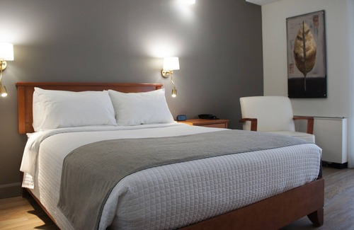 Granby Hotel | Explore Hôtel Castel: Eco-Friendly Stay with Pool & Spa