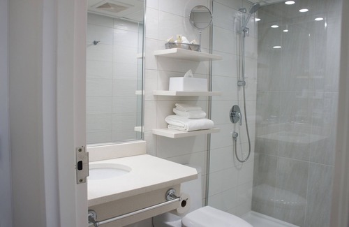Granby Hotel | Explore Hôtel Castel: Eco-Friendly Stay with Pool & Spa
