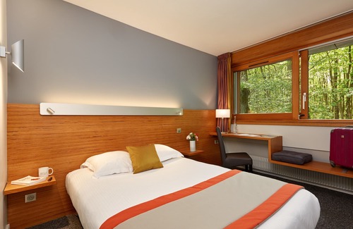 Saint-Lambert Hotel | Explore Hôtel Centre Port-Royal: 9/10 Guest Rated & Pool