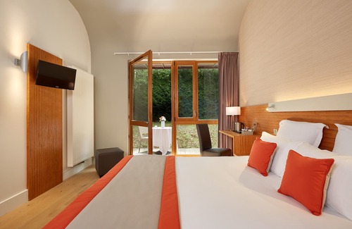 Saint-Lambert Hotel | Explore Hôtel Centre Port-Royal: 9/10 Guest Rated & Pool
