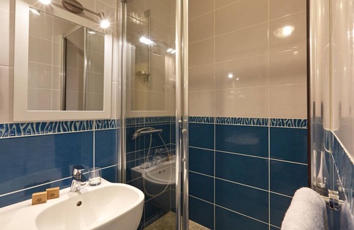 Saint-Lambert Hotel | Explore Hôtel Centre Port-Royal: 9/10 Guest Rated & Pool