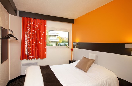 Noyelles-Godault Hotel | Budget-Friendly Hotel Cerise Lens with Breakfast & Family Focus