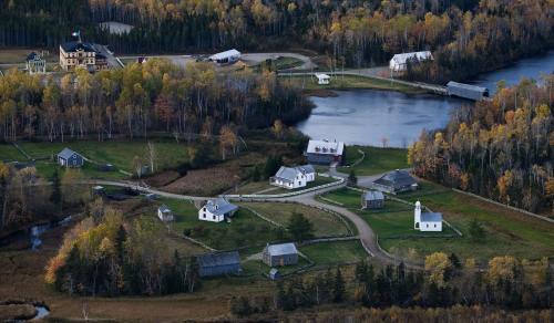 Gloucester County Hotel | Discover Hôtel Château Albert: Family-Friendly & Rated 9.1