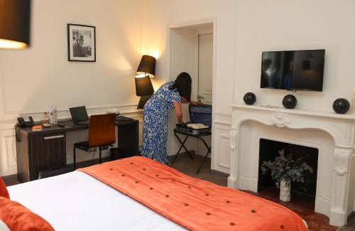 Brive-la-Gaillarde Hotel | Pet-Friendly Hôtel Château de Lacan with Top Amenities