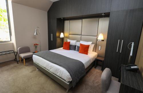 Brive-la-Gaillarde Hotel | Pet-Friendly Hôtel Château de Lacan with Top Amenities