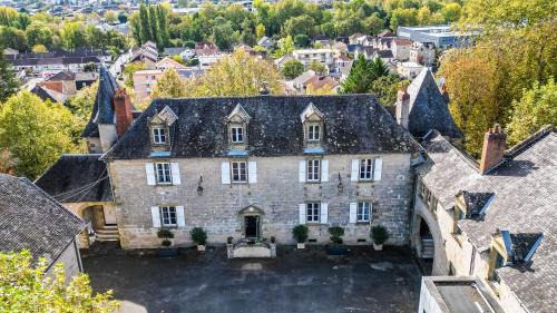 Brive-la-Gaillarde Hotel | Pet-Friendly Hôtel Château de Lacan with Top Amenities