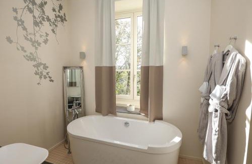 Brive-la-Gaillarde Hotel | Pet-Friendly Hôtel Château de Lacan with Top Amenities