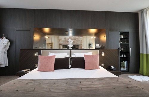 Brive-la-Gaillarde Hotel | Relaxing Retreat at Hôtel Château Lacan with Spa & Dining
