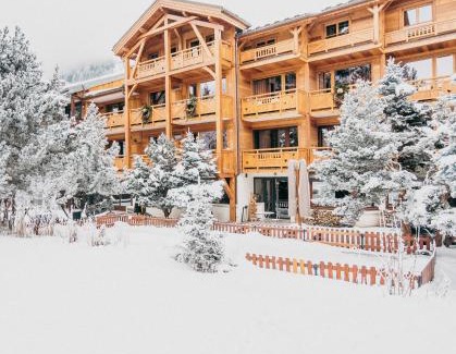 Les Deux Alpes Hotel | Experience Comfort at Hôtel Chalet Mounier - 4 Star Retreat