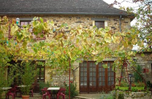 Nadaillac-de-Rouge Hotel | Pet-Friendly Hôtel Chastrusse with Ocean View & Pool