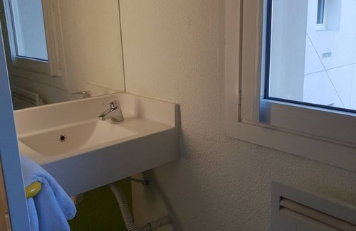 Les Mureaux Hotel | Budget-Friendly Hôtel Class Eco 78 with Family Amenities