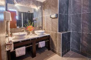 Antananarivo Avaradrano Hotel | Indulge at Hôtel Colbert - Spa & Casino with Ocean Views