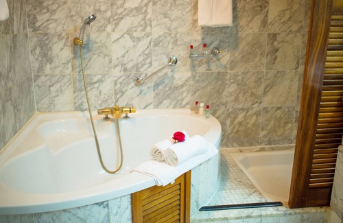 Antananarivo Avaradrano Hotel | Relax at Hôtel Colbert Spa & Casino - 4-Star Retreat