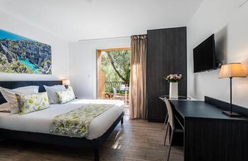 Le Liouquet Hotel | Cozy Hôtel Corniche du Liouquet with Oceanfront Views