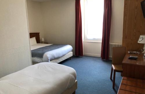 Arromanches-les-Bains Hotel | Cozy Hôtel d'Arromanches Pappagall with Family-Friendly Dining