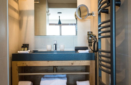 Huez Hotel | Elegant Hôtel Daria-I Nor with Spa & Pool Access