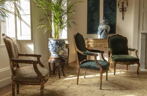 Aubusson House | Discover Hôtel de Colbert: Family-Friendly with Dining