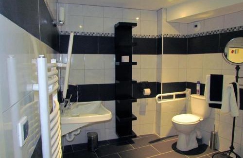 Thiviers Hotel | Discover Hôtel de France et de Russie - Pet Friendly Retreat