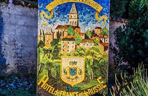 Thiviers Hotel | Discover Hôtel de France et de Russie - Pet Friendly Retreat