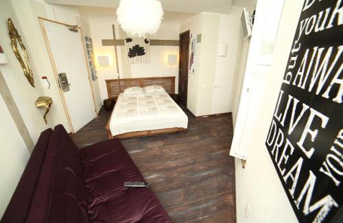 Lens Hotel | Discover Hôtel de France: Pet and Child Friendly Retreat