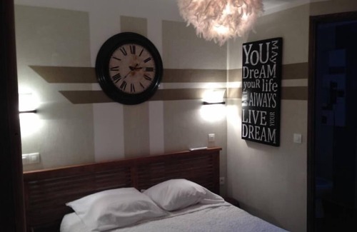Lens Hotel | Budget-Friendly Hôtel de France with Spa & Breakfast Options