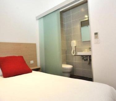 Quartier du Port Hotel | Cozy Hôtel de France: Guest Rated 8.3, Family-Friendly Stay