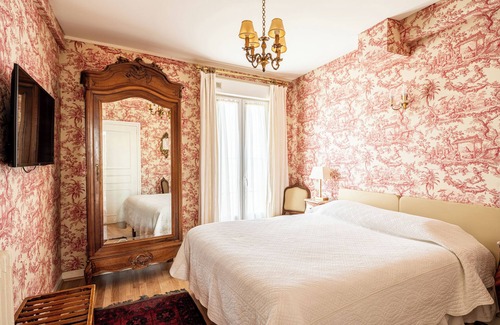 Orleans Hotel | Charming Hôtel de l'Abeille Orléans with Breakfast Included