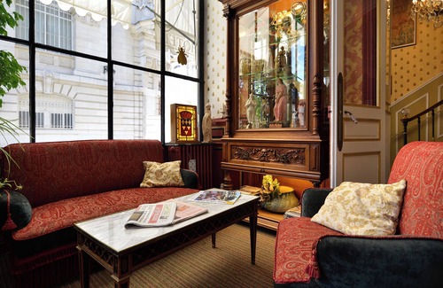 Orleans Hotel | Charming Hôtel de l'Abeille Orléans with Breakfast Included