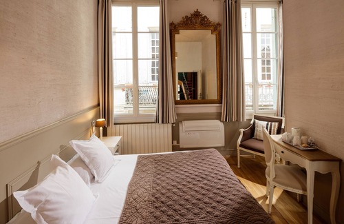 Nimes City Centre Hotel | Exceptional Hôtel de l'Amphithéâtre with Family-Friendly Amenities