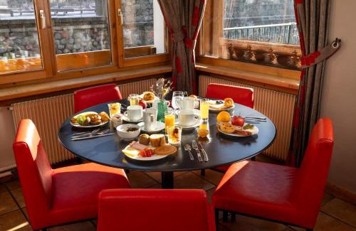 Chamonix City Centre Hotel | Pet-Friendly Hôtel de L'Arve with Oceanfront Views