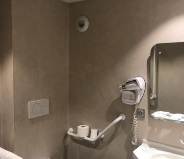Saint-Jean-de-Maurienne Hotel | Pet-Friendly Hôtel de l'Europe with Family Amenities