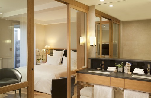 Le Croisic Hotel | Discover Hôtel de L'Océan: 4-Star Haven with Great Amenities