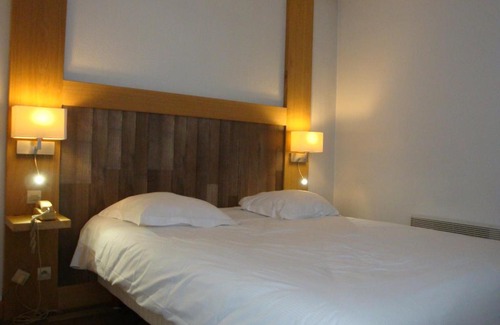 Evreux Hotel | Pet-Friendly Comfort at Hôtel de l'Orme, Akena