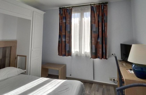 Evreux Hotel | Pet-Friendly Comfort at Hôtel de l'Orme, Akena