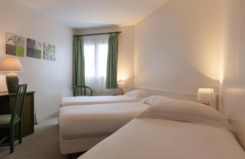 Evreux Hotel | Pet-Friendly Comfort at Hôtel de l'Orme, Akena