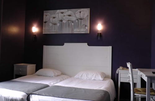 Saint-Jean Hotel | Welcome to Hôtel de L'Univers: Family-Friendly with Breakfast