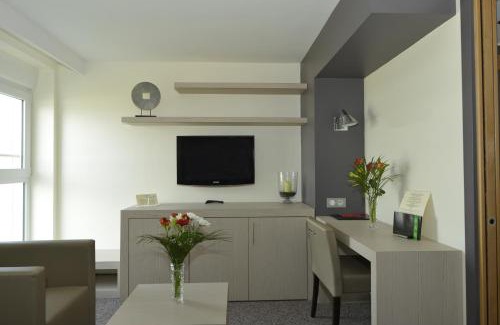 Plogoff Hotel | Discover Hôtel de la Baie des Trépassés with Ocean Views