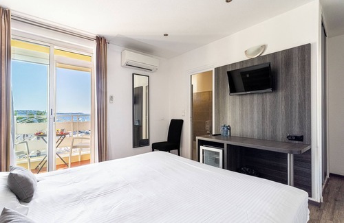 Bandol Hotel | Inviting Hôtel de la Baie with Spa and Family Amenities