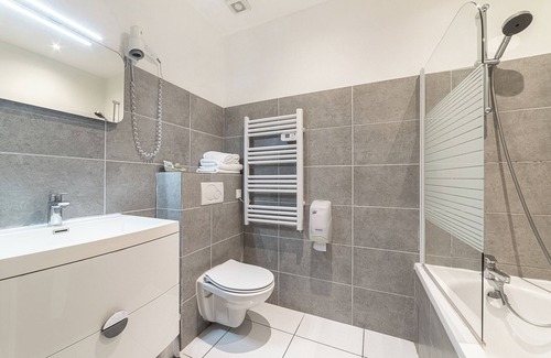 Bandol Hotel | Inviting Hôtel de la Baie with Spa and Family Amenities