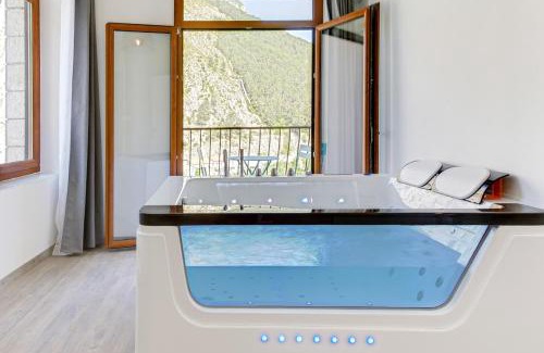Sisteron Hotel | Inviting Hôtel de la Citadelle: Pet-Friendly with Hot Tub