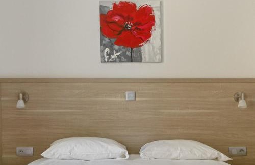 Sisteron Hotel | Inviting Hôtel de la Citadelle: Pet-Friendly with Hot Tub
